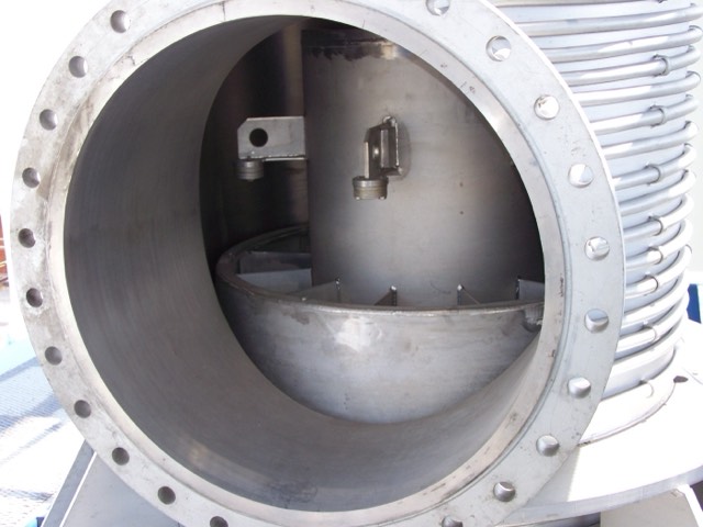 Column internals with flange