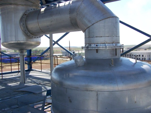 Process vessel on distillation plant
